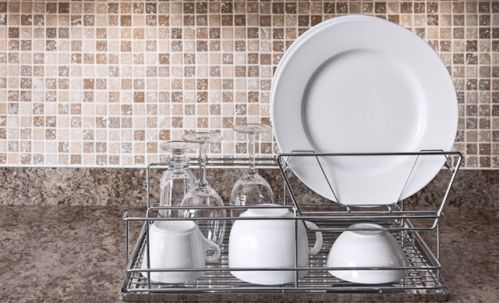 Tips Membersihkan Tempat Piring